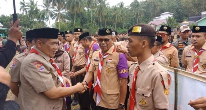					 AM Sukri Sappewali Di Perkemahan Pramuka Melantik 