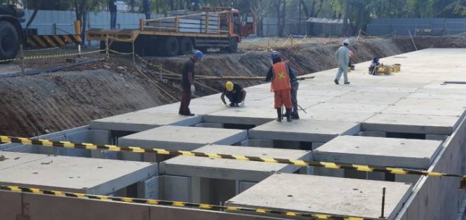 					Proses Perampungan Proyek Anti Banjir Aquapond.