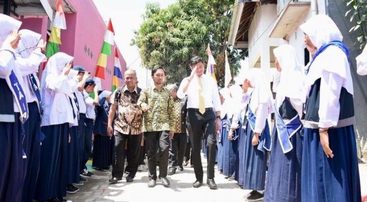 Bupati Gowa, Adnan Purichta Ichsan bersama saat menerima tim penilai Sekolah Sehat di SMP 3 Sungguminasa, Kelurahan Romangpolong, Kecamatan Somba Opu. (BERITA.NEWS/ACP).