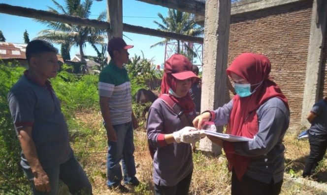 					Tim pemeriksa kesehatan hewan dinas pertanian bidang peternakan kabupaten Jeneponto. (BERITA.NEWS/Ilham). 