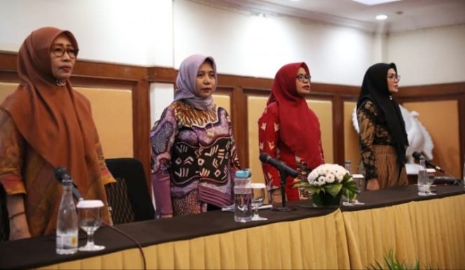 					Ketua Tim Penggerak PKK Kota Makassar Murni Djamaluddin Iqbal saat menjadi narasumber dalam Lokakarya Manajemen Kelompok Majelis Taklim Tingkat Kota Makassar di Hotel Singgasana, Sabtu, (10/8/2019). (BERITA.NEWS/Ratih Sardianti Rosi). 