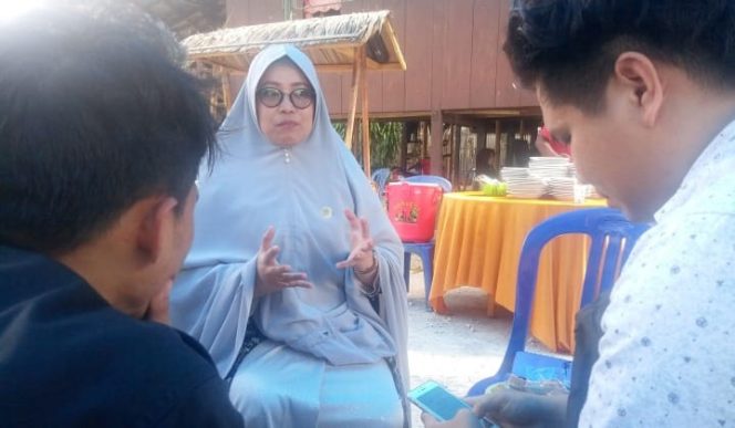 					Andi Soraya saat acara syukuran di kediamanya Bolasarajae Bulukumba. (BERITA.NEWS/IL). 