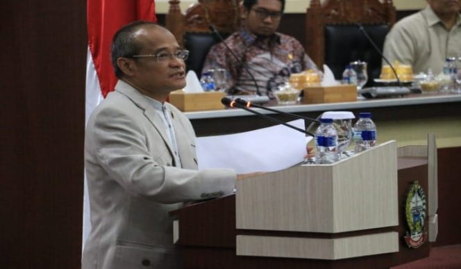 					Pimpinan Pansus Angket Kadir Halid saat bacakan rekomedasi hasil sidang Hak Angket. (BERITA.NEWS/KH). 