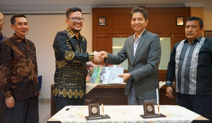 Penandatanganan MOU Disdik Sulsel dan Rektor UIN Alauddin Makassar. (BERITA.NEWS/KH).