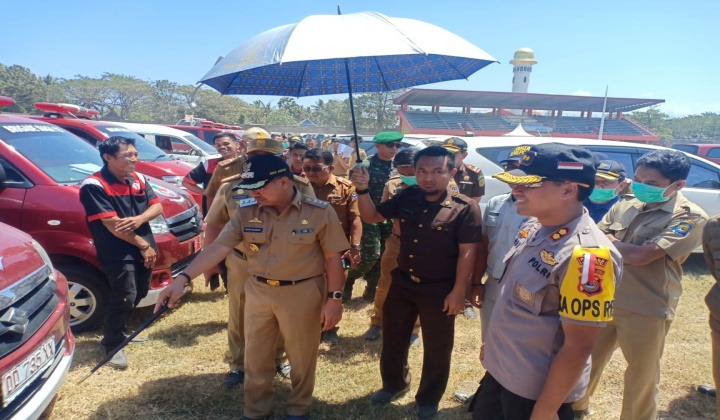 Pengecekan kondisi kendaraan dinas lingkup Jeneponto di stadion mini Turatea. (BERITA.NEWS/Ilham).