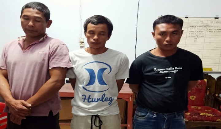 Tiga lelaki diduga pengguna narkoba jenis sabu ditangkap satres narkoba polres Jeneponto. (BERITA.NEWS/Ilham).