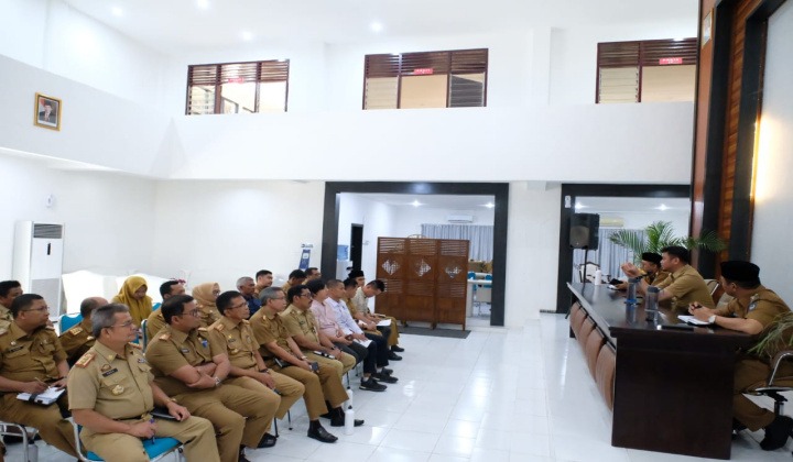 Bupati Gowa, Adnan Purichta Ichsan bersama pimpinan SKPD rapat pembentukan tim program One Village One Hafidz (Satu Desa satu Hafidz/pemghafal Al Quran). (BERITA.NEWS/ACP).