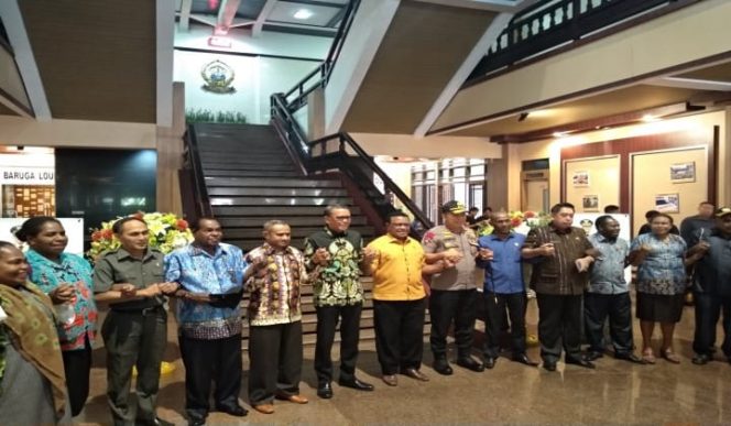 					Pertemuan Majelis Rakyat Papua dan Gubernur Sulsel Nurdin Abdullah. (BERITA.NEWS/Andi Khaerul). 