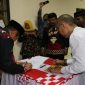 Bupati A.M Sukri Sappewali Menandatangani Nota Kesepahaman/ MoU antara Dinsos dengan kedua lembaga. (BERITA.NEWS/IL).