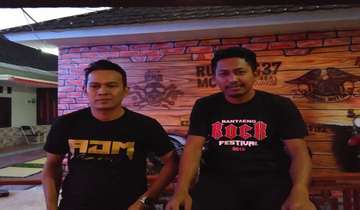 Ketua Panitia Bantaeng Rock Festival, Akhmad Efendi (kiri), dan Ketua 119 Community, Amhy (Kanan).