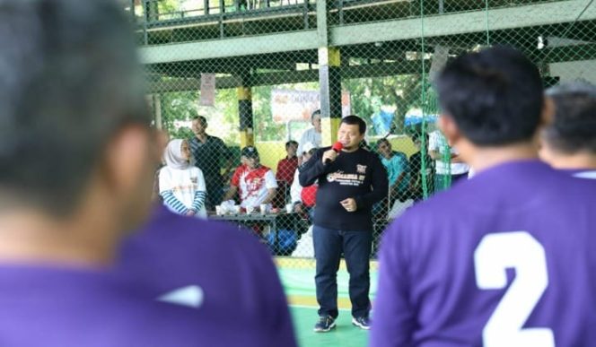 					Pj Wali Kota Makassar Iqbal Suhaeb saat membuka turnamen Futsal Wali Kota Cup ll di lapangan futsal Telkom, jalan AP Petta Rani. (BERITA.NEWS/Ratih Sardianti Rosi). 