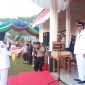 Camat Bulukumpa, Muh. Salman Z Patongai Menerima Bendera Merah Putih. (BERITA.NEWS/IL)