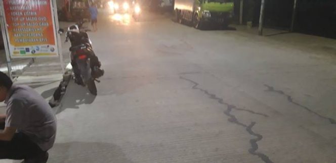 					FOTO: Jalan Beton Rp10,7 M di Jalan Muh Tahir Retak Ditempel Aspal, Dikerja PT Mulia Trans Marga