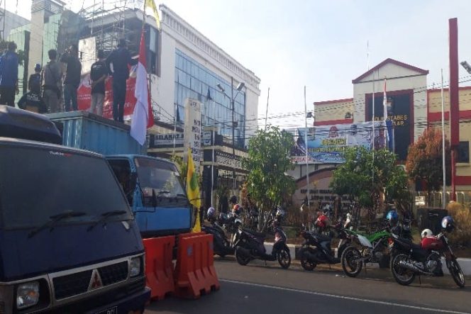 					FOTO: Mahasiswa Demo Polrestabes Makassar