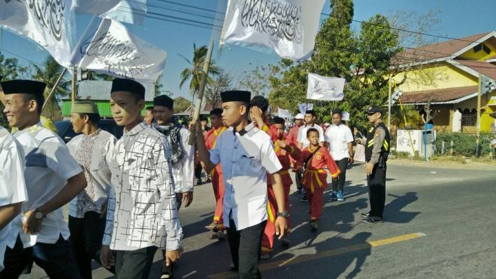 Ribuan masyarakat Jeneponto melakukan Pawai keliling menyambut dan menyemarakkan tahun baru Islam 1 Muharram 1441 Hijriah. (BERITA.NEWS/Muhammad Ilham)