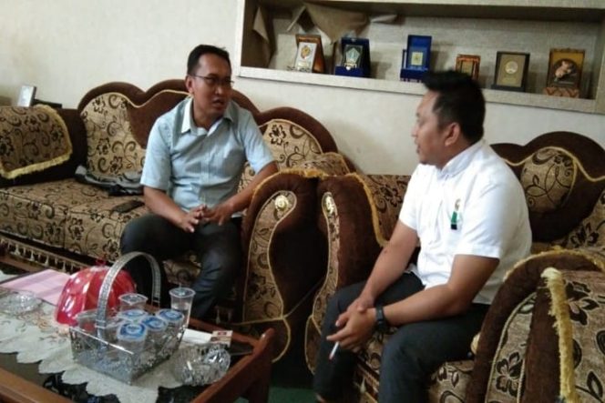 					Dirktur kopel (pake kecamata) dialog bersama ketua DPRD Bulukumba.