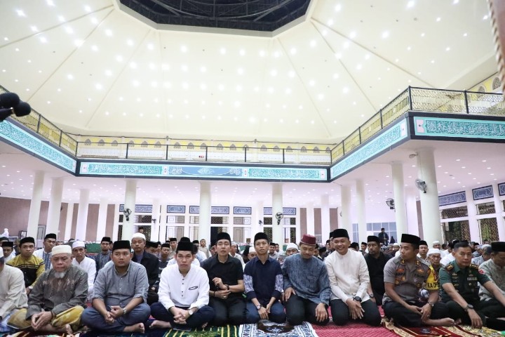 Suasana tabligh akbar di masjid Agung syech abdul gani Bantaeng.