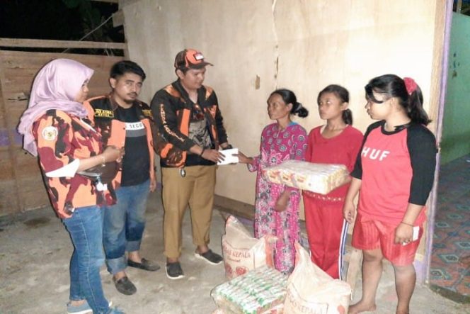 					Ketua MPC-PP Luwu Kunjungi Warga tak Mampu Sekaligus Serahkan Bantuan