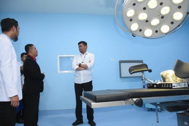 					Bupati Gowa, Adnan Purichta Ichsan saat menghadiri peresmian RSU Yapika.