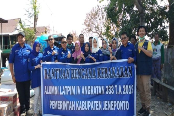 					Alumni Latpim IV angkatan 333 pemkab Jeneponto turun langsung salurkan bantuan untuk korban kebakaran.