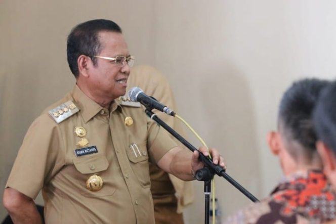 					Bupati Luwu H. Basmin Mattayang.