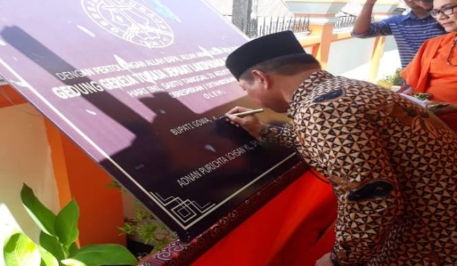 					Wakil Bupati Gowa, Abd Rauf Malaganni saat meresmikan Gereja Toraja Lakipadada. (BERITA.NEWS/ACP). 