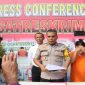 Kapolres Gowa, AKBP Shinto Silitonga saat Press Conference penetapan satu tersangka lain kasus penganiayaan guru. (BERITA.NEWS/ACP).