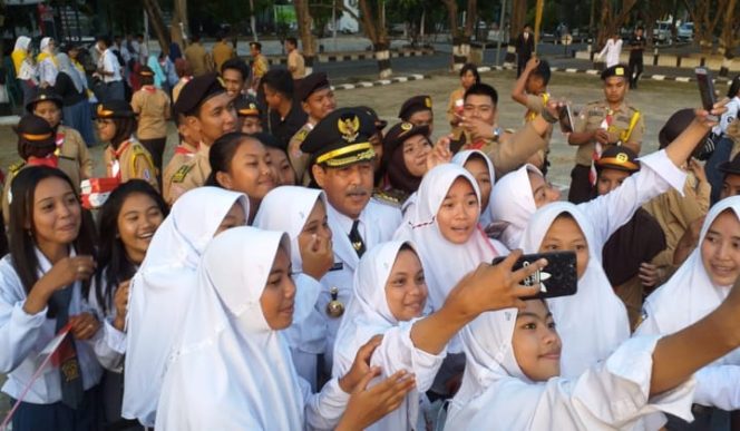 					Bupati Sidrap bersama siswa dan siswi Kabupaten Sidrap. (BERITA.NEWS/H Aru). 