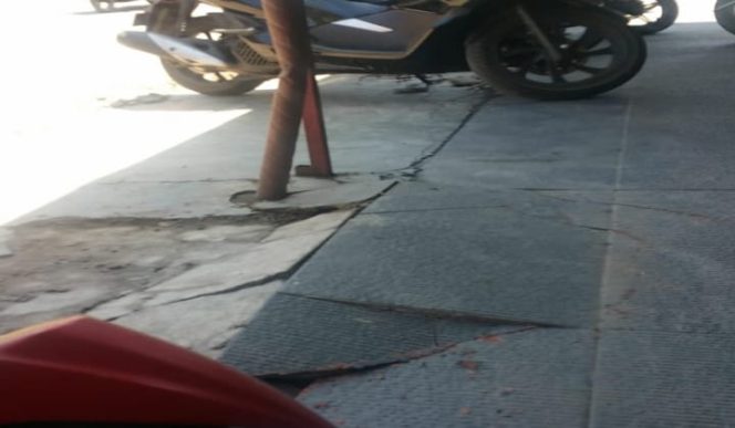 					Proyek Gedung LPMP Rusak Jalan dan Ruko Warga