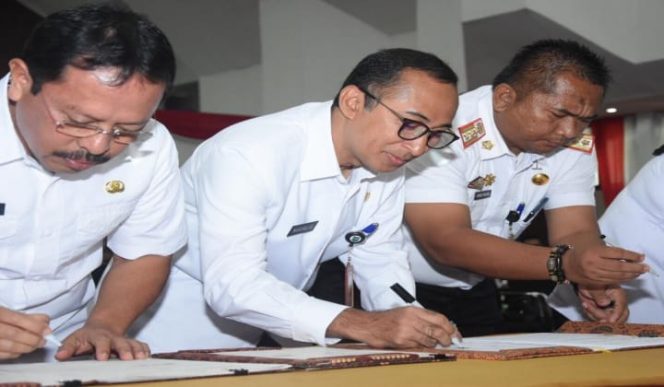 					Sekkab Gowa, Muchlis menghadiri Penandatanganan PK antara Kepala Perwakilan Ombudsman RI Sulsel bersama Sekda Sulsel dan Sekda Kabupaten/Kota se Sulsel. (BERITA.NEWS/ACP). 