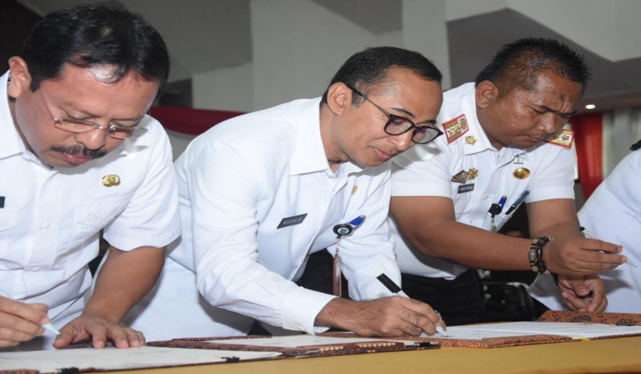 Sekkab Gowa, Muchlis menghadiri Penandatanganan PK antara Kepala Perwakilan Ombudsman RI Sulsel bersama Sekda Sulsel dan Sekda Kabupaten/Kota se Sulsel. (BERITA.NEWS/ACP).