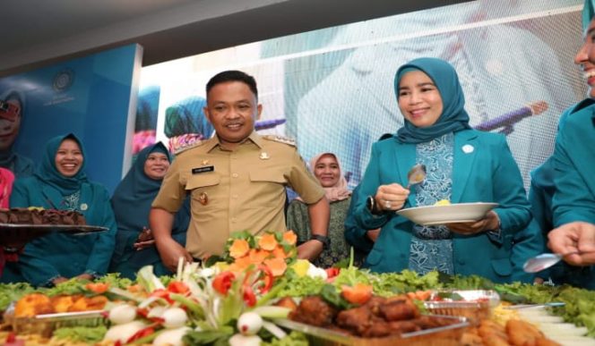 					Bupati Bantaeng bersama ketua TPP PKK. (BERITA.NEWS/Saharuddin). (BERITA.NEWS/Saharuddin). 