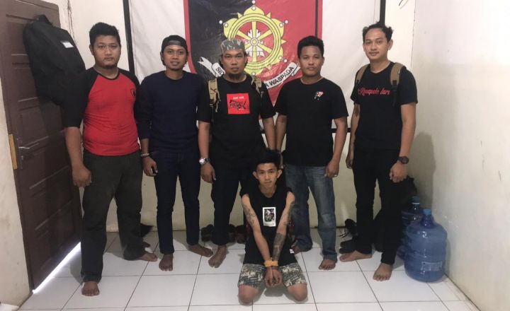 Reinaldi Ilyas alias Rei (22) pelaku tindak pidana pencurian yang diamankan. (BERITA.NEWS/Abdul Kadir).