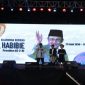 Pembukaan Festival Pinisi Dilapangan pemuda Bulukumba Imam Shamsi Ali pimpin doa bersama untuk BJ Habibie. (BERITA.NEWS/IL).