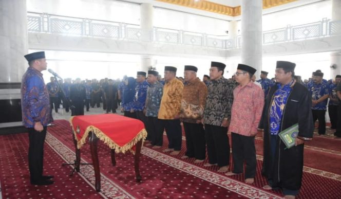 					Bupati Gowa, Adnan Purichta Ichsan saat melantik Lima Komisioner Baznas Gowa di Masjid Agung Syekh Yusuf. (BERITA.NEWS/ACP). 