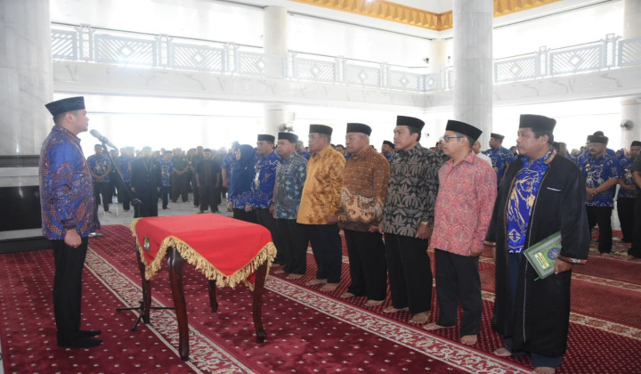 Bupati Gowa, Adnan Purichta Ichsan saat melantik Lima Komisioner Baznas Gowa di Masjid Agung Syekh Yusuf. (BERITA.NEWS/ACP).