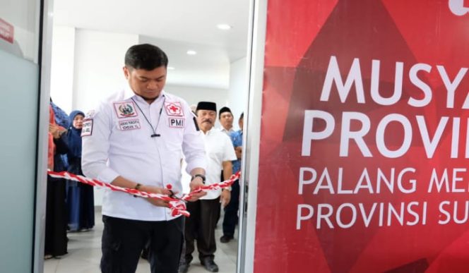 					Ketua Umum Palang Merah Indonesia (PMI) Sulawesi Selatan (Sulsel) Adnan Purichta Ichsan saat meresmikan Aula DR Ichsan Yasin Limpo. (BERITA.NEWS/ACP). 
