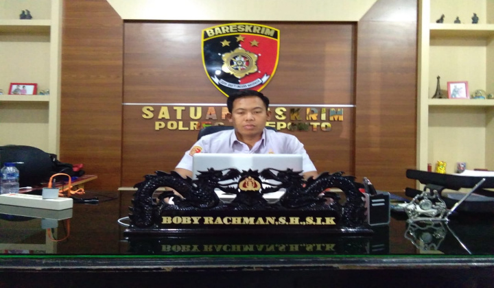 Kasat Reskrim Polres Jeneponto, AKP Boby Rachman dan Laporan Polisi. (BERITA.NEWS/Muh Ilham).