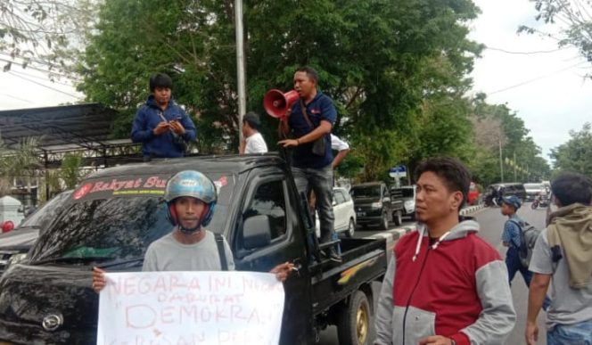 					Aksi aliansi Jurnalis Anti Kekerasan Dijalan Poros Takalar. (BERITA.NEWS/Hasrullah). 