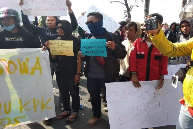 					Demo di Gedung DPRD Gowa Tolak Kenaikan Iuran BPJS Kesehatan