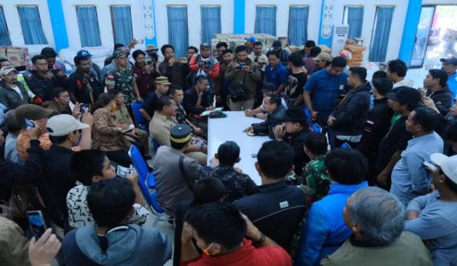 					Wagub Sulsel Andi Sudirman Sulaiman sambut warga Sulsel di Sentani.