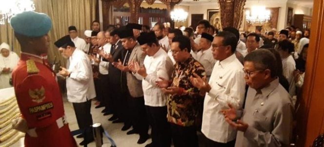 					Melayat ke Rumah Duka BJ Habibie, Nurdin Abdullah: Masyarakat Dunia Ikut Kehilangan
