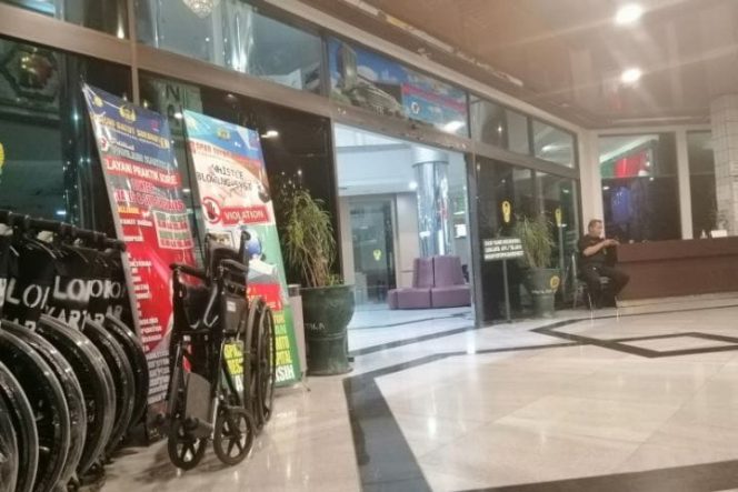 					Situasi Paviliun Kartika Rumah Sakit Pusat TNI Angkatan Darat (RSPAD) Gatot Subroto, Jakarta, tempat Presiden ketiga RI BJ Habibie dirawat intensif terpantau sepi, Selasa malam. (Antara Foto/Syaiful Hakim)