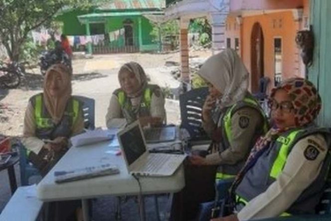 					Unit Pelaksana Teknis (UPT) Pendapatan Wilayah Sinjai menggelar razia pajak bersama Satlantas Polres Sinjai, dan Jasa Raharja Sinjai, Senin (14/10/2019) (Humas BAPENDA SULSEL)