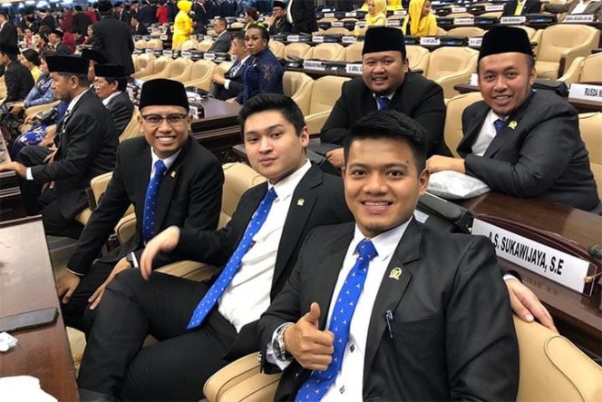 					*Anggota DPR RI, Dhevi Bijak (paling depan) pada saat pelantikan Presiden dan Wapres. (BERITA.NEWS/LIN)*