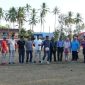 Wabup Bulukumba tendang bola pembukaan Turnamen Bontominasa Cup II Lapangan balangriri. (BERITA.NEWS/IL).