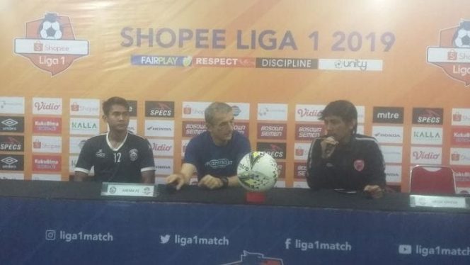 					Tanpa Hamka, Pelatih Arema Sedikit Cemas