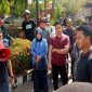 Sejumlah mahasiswa lakukan demonstrasi di depan Kantor PN Sungguminasa saat sidang Pembunuhan Dosen UNM, Wahyu Jayadi. (BERITA.NEWS/ACP).