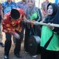 Pemukulan gong oleh Bupati Bulukumba AM Sukri Sappewali. (BERITA.NEWS/IL).