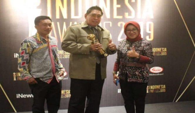 					Foto : Sekda Sulsel Abdul Hayat Gani saat terima penghargaan Layanan Publik Terbaik di Jakarta. (BERITA.NEWS). 